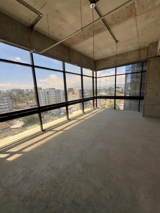 Nivel Completo Tabicado en Renta para Hospital u Oficinas Zona 10 — Clínica en Alquiler en Zona 10, Guatemala, Ciudad — miniatura 1 de 15