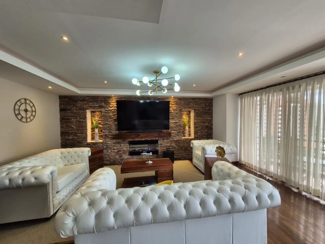 Amplio y lujoso apartamento en venta! A pocos metros de La Estación zona 10. — Apartamento en Venta en Mirafiori, Zona 10, Guatemala, Ciudad — foto 1 de 12