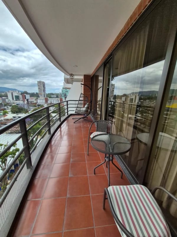 Amplio y lujoso apartamento en venta! A pocos metros de La Estación zona 10. — Apartamento en Venta en Mirafiori, Zona 10, Guatemala, Ciudad — foto 8 de 12