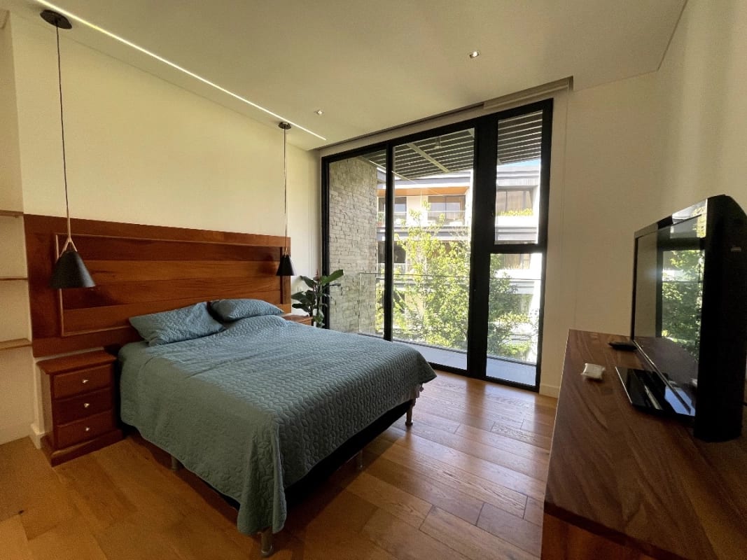 APARTAMENTO AMUEBLADO CERCA DE OAKLAND ZONA 10 — Apartamento en Alquiler en Zona 10, Guatemala, Ciudad — foto 7 de 11