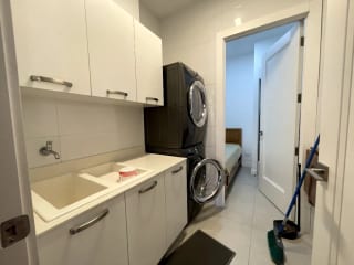 APARTAMENTO AMUEBLADO CERCA DE OAKLAND ZONA 10 — Apartamento en Alquiler en Zona 10, Guatemala, Ciudad — miniatura 3 de 11