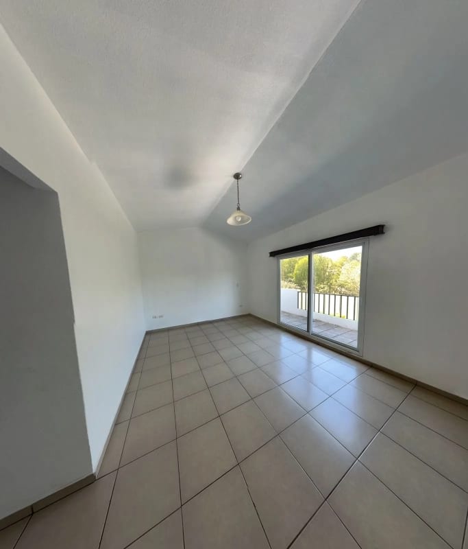 CASA EN ALQUILER, CONDOMINIO ALAMEDAS DE SANTO DOMINGO, KM. 30.5 CAES — Casa en Alquiler en Alamedas de Santo Domingo, Carretera a El Salvador, Guatemala, Ciudad — foto 8 de 17