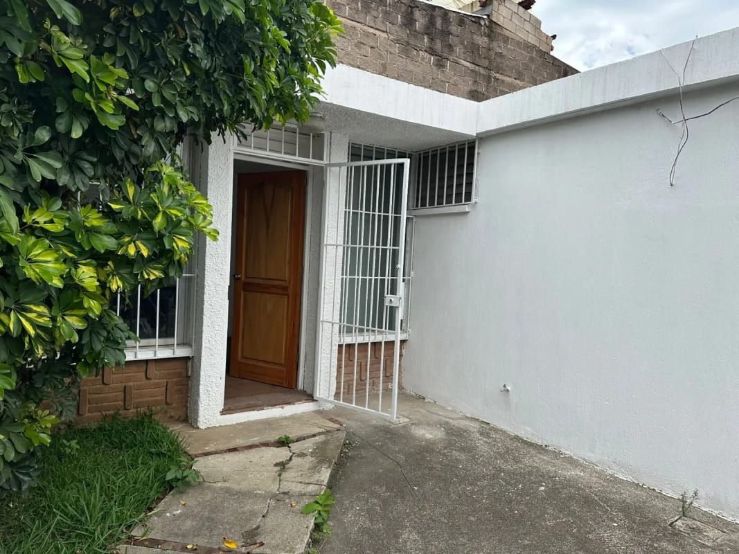 VENTA CASA DE UN NIVEL EN ZONA 13, FINAL AVE HINCAPIE — Casa en Venta en Zona 13, Guatemala, Ciudad — foto 16 de 17