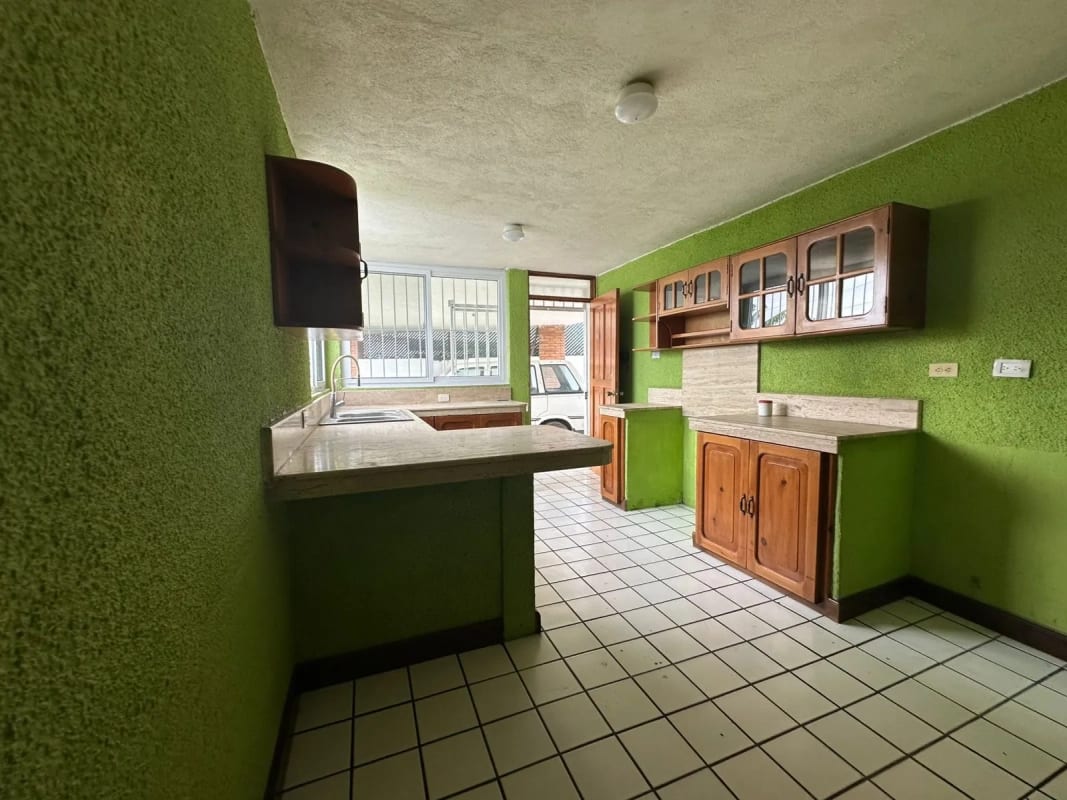 VENTA CASA DE UN NIVEL EN ZONA 13, FINAL AVE HINCAPIE — Casa en Venta en Zona 13, Guatemala, Ciudad — foto 8 de 17