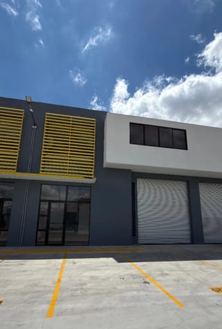 OfiBodega en renta en Complejo Industrial El Naranjo zona 4 de Mixco — Bodega / Ofibodega en Alquiler en Zona 4 Mixco, Guatemala, Ciudad — miniatura 1 de 4