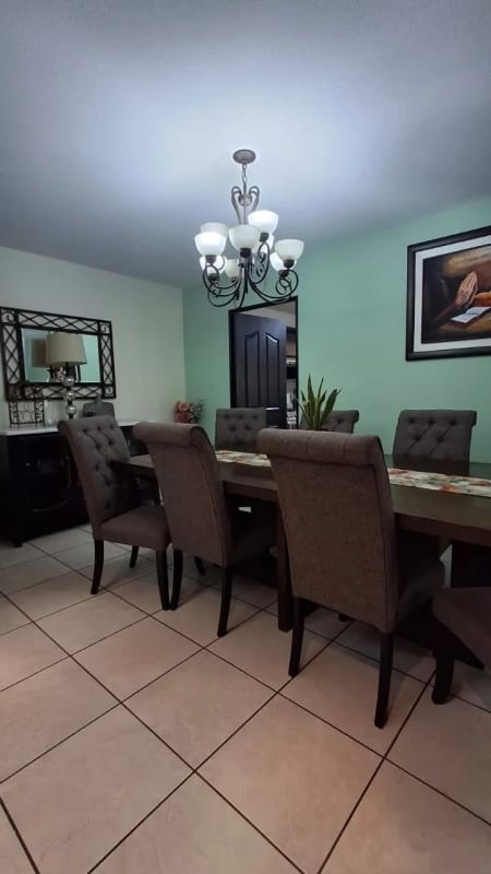 CASA EN ALQUILER – MODELO NAVARRA 📍 Condado El Naranjo, Zona 4 de Mixco (Alameda Norte) — Casa en Alquiler en Condado Naranjo, Zona 4 Mixco, Guatemala, Ciudad — foto 7 de 8