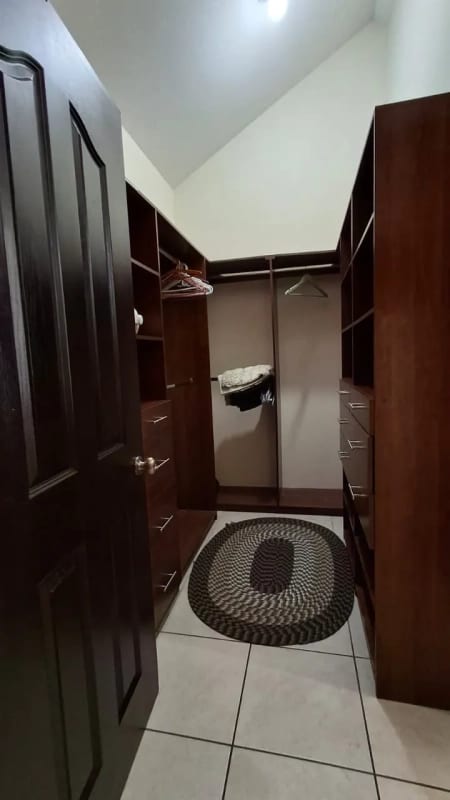 CASA EN ALQUILER – MODELO NAVARRA 📍 Condado El Naranjo, Zona 4 de Mixco (Alameda Norte) — Casa en Alquiler en Condado Naranjo, Zona 4 Mixco, Guatemala, Ciudad — foto 4 de 8