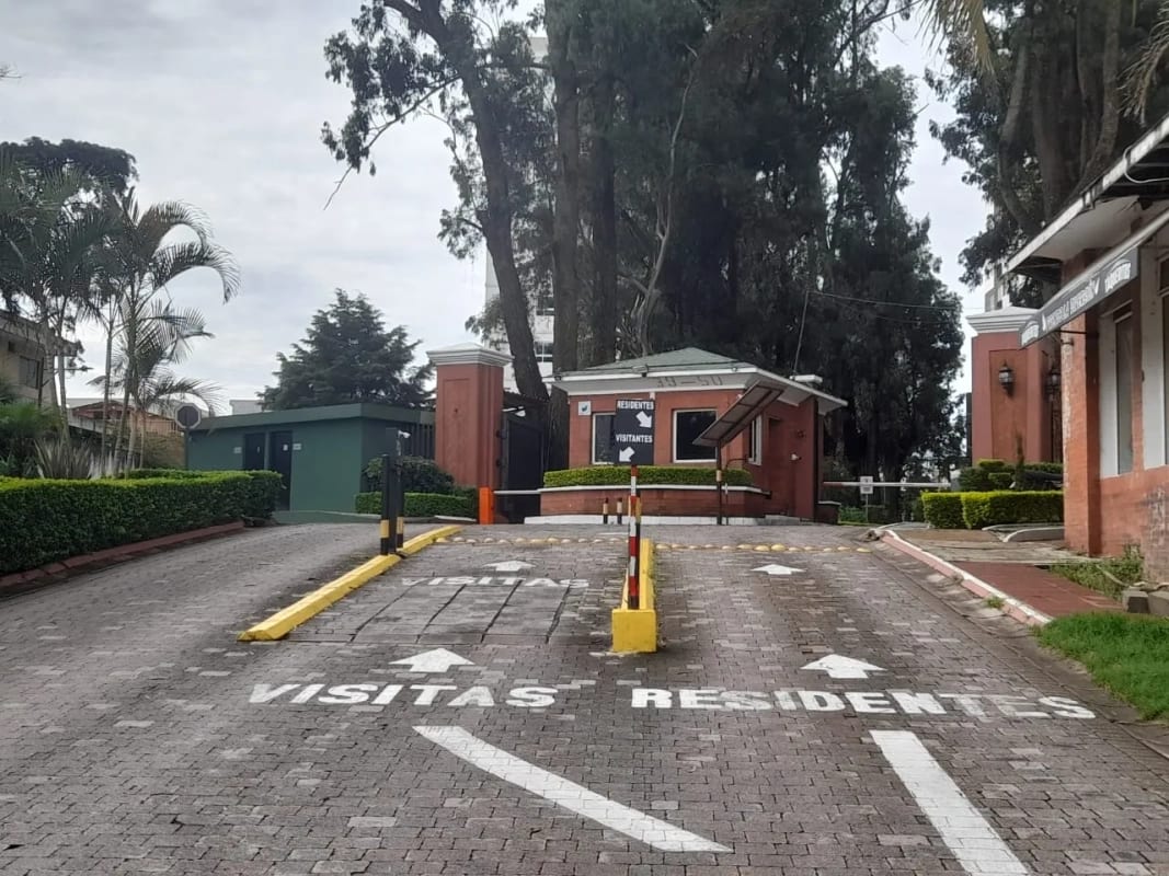 APARTAMENTO EN RENTA – VISTAS DE LA FLORESTA 📍 Zona 4 de Mixco, Tulam Tzu – Torre 1, Nivel 7 — Apartamento en Alquiler en Vistas de la floresta, Zona 4 Mixco, Guatemala, Ciudad — foto 1 de 17