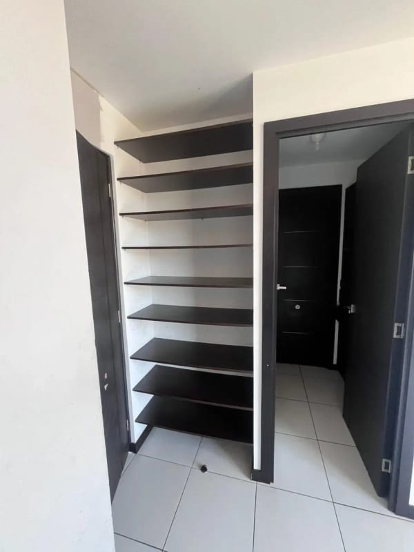 APARTAMENTO EN RENTA – VISTAS DE LA FLORESTA 📍 Zona 4 de Mixco, Tulam Tzu – Torre 1, Nivel 7 — Apartamento en Alquiler en Vistas de la floresta, Zona 4 Mixco, Guatemala, Ciudad — foto 13 de 17