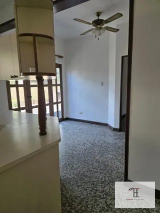 Rento casa en San Cristobal  Exclusivo para Comercio o Empresas Área  2,223 met² Área  de construcción  380 met² Ubicada a 40 metros de Sankris Mall — Oficina en Alquiler en Zona 8 Mixco, Guatemala, Ciudad — miniatura 4 de 5