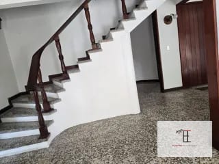 Rento casa en San Cristobal  Exclusivo para Comercio o Empresas Área  2,223 met² Área  de construcción  380 met² Ubicada a 40 metros de Sankris Mall — Oficina en Alquiler en Zona 8 Mixco, Guatemala, Ciudad — miniatura 2 de 5