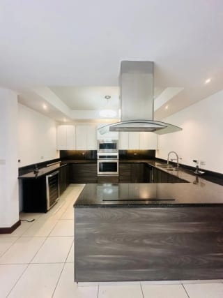 VENDO CASA con APARTAMENTO INDEPENDIENTE Z.16 — Casa en Venta en Encinos de Cayala, Zona 16, Guatemala, Ciudad — miniatura 9 de 12