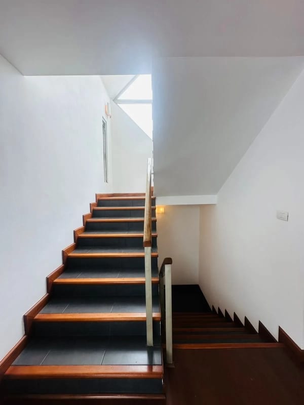 VENDO CASA con APARTAMENTO INDEPENDIENTE Z.16 — Casa en Venta en Encinos de Cayala, Zona 16, Guatemala, Ciudad — foto 7 de 12
