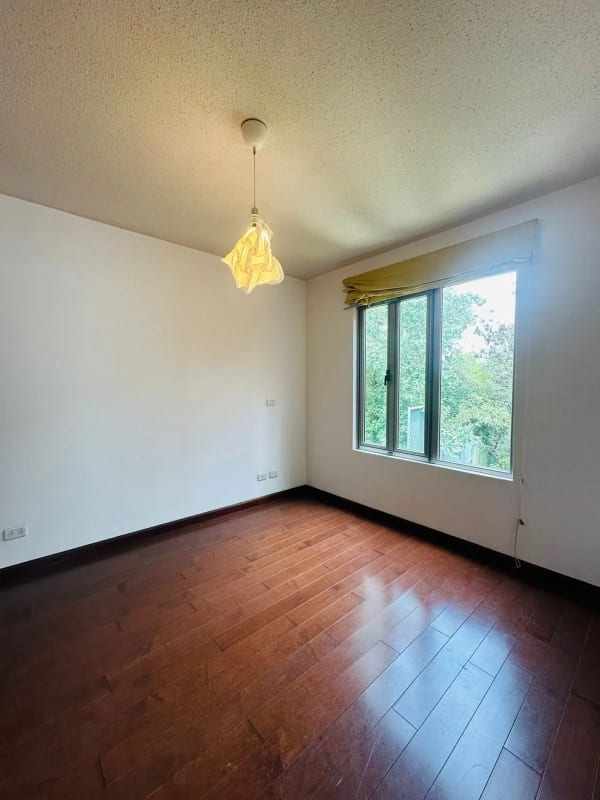 VENDO CASA con APARTAMENTO INDEPENDIENTE Z.16 — Casa en Venta en Encinos de Cayala, Zona 16, Guatemala, Ciudad — foto 6 de 12