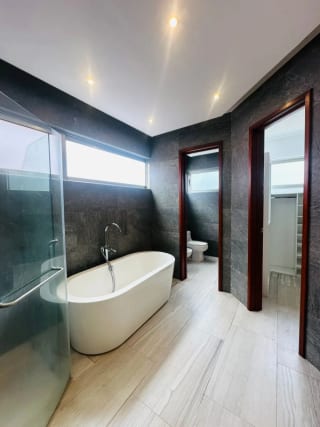 VENDO CASA con APARTAMENTO INDEPENDIENTE Z.16 — Casa en Venta en Encinos de Cayala, Zona 16, Guatemala, Ciudad — miniatura 5 de 12