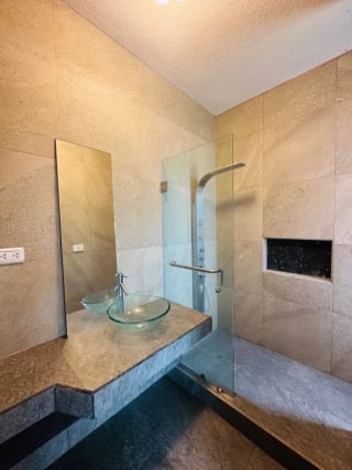 VENDO CASA con APARTAMENTO INDEPENDIENTE Z.16 — Casa en Venta en Encinos de Cayala, Zona 16, Guatemala, Ciudad — miniatura 3 de 12