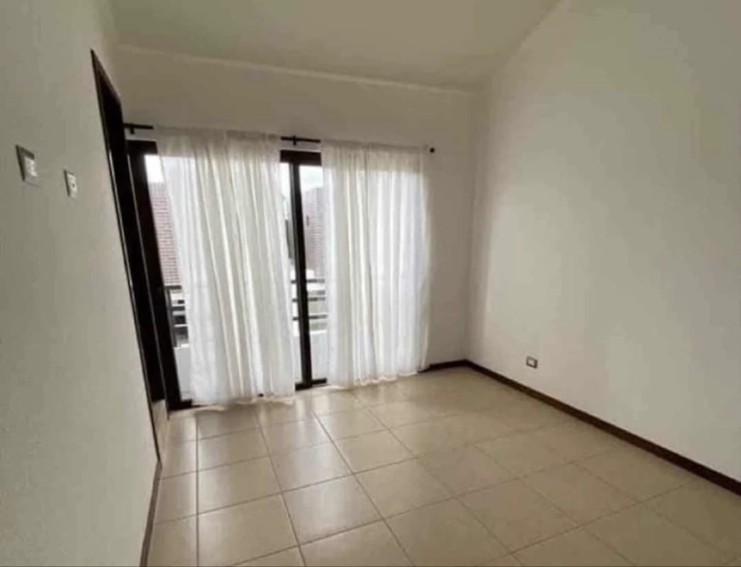 PRADOS DEL CARMEN / CASA EN VENTA DE 4 HABITACIONES โ Casa en Venta en Boca del Monte, Guatemala, Ciudad โ foto 4 de 11