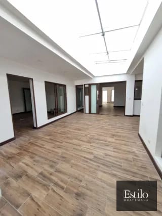 HERMOSA CASA PARA OFICINA O CLINICA — Casa en Alquiler en Zona 10, Guatemala, Ciudad — miniatura 7 de 7