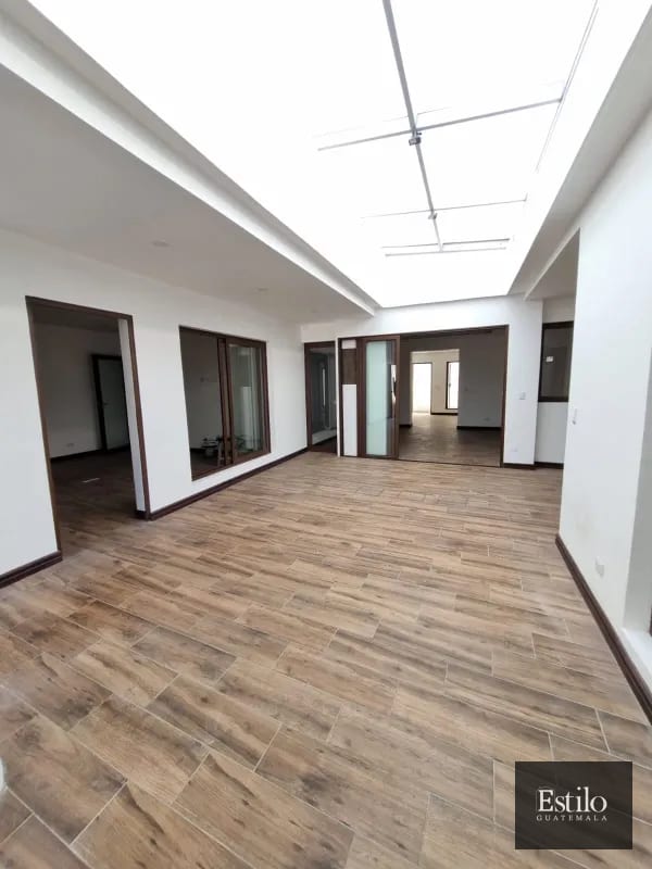 HERMOSA CASA PARA OFICINA O CLINICA — Casa en Alquiler en Zona 10, Guatemala, Ciudad — foto 7 de 7