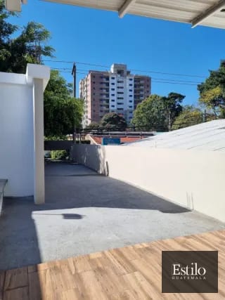 HERMOSA CASA PARA OFICINA O CLINICA — Casa en Alquiler en Zona 10, Guatemala, Ciudad — miniatura 4 de 7