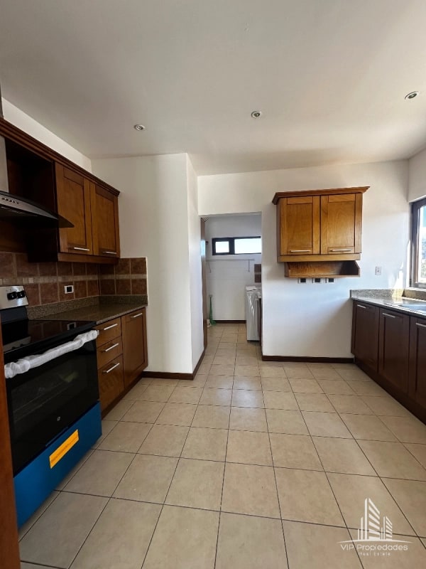Zona 15, amplio apartamento en venta (copia) — Apartamento en Venta en El Robledal, Zona 15, Guatemala, Ciudad — foto 4 de 10