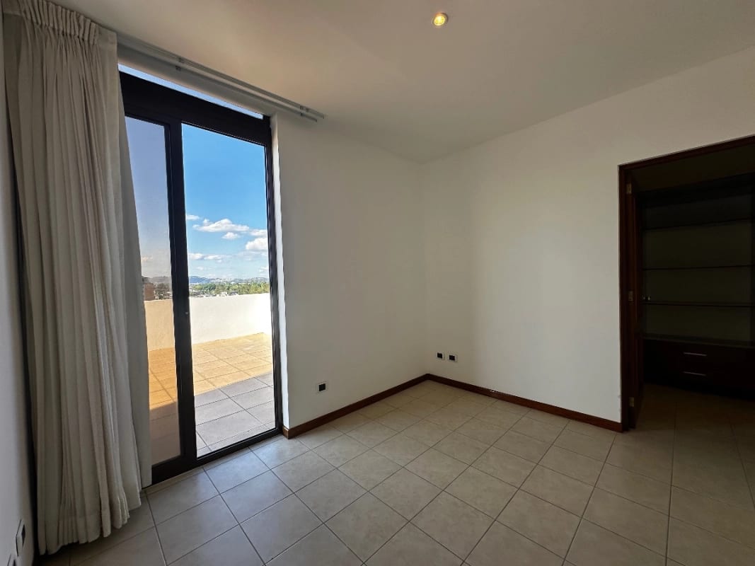 Zona 15, amplio apartamento en venta (copia) — Apartamento en Venta en El Robledal, Zona 15, Guatemala, Ciudad — foto 8 de 10
