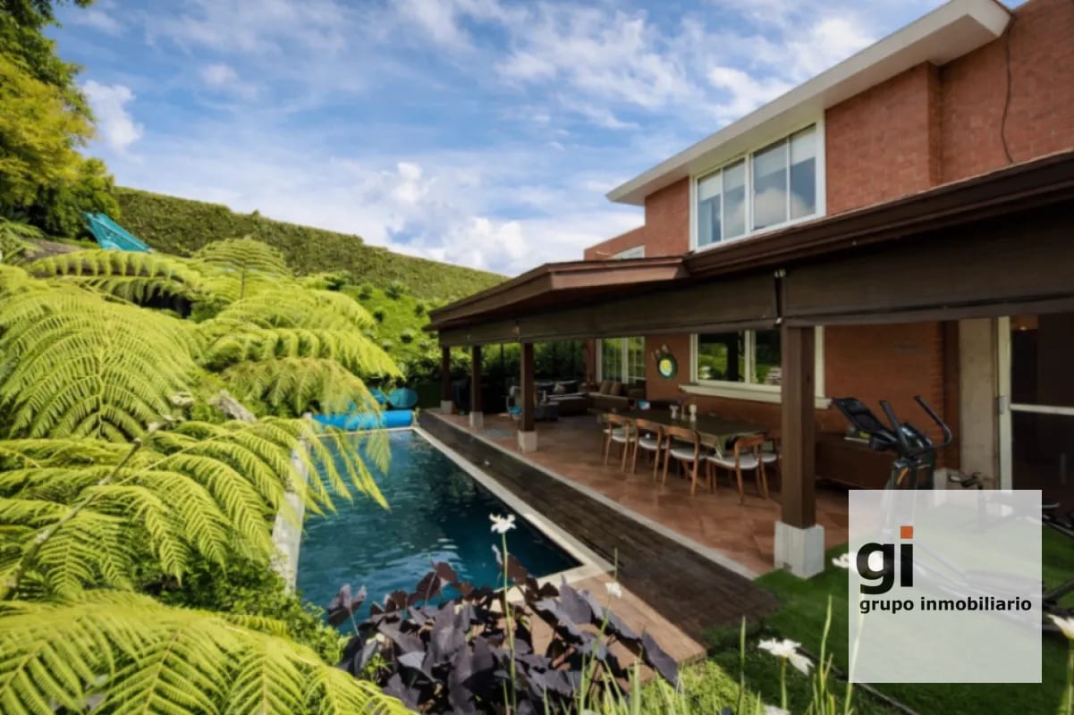 Casa con piscina en venta en Fraijanes — Casa en Venta en Carretera a El Salvador, Guatemala, Ciudad — foto 1 de 14