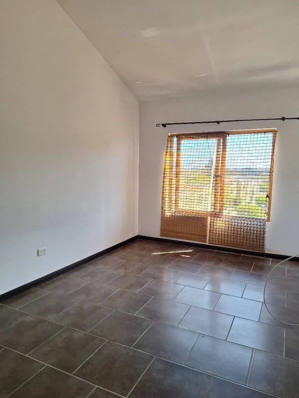 CASA EN ALQUILER CUMBRES DE LA ARBOLEDA KM 21.5 — Casa en Alquiler en Cumbres de La Arboleda, Carretera a El Salvador, Guatemala, Ciudad — foto 8 de 17