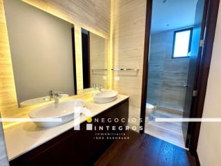 ALQUILO EXCLUSIVO APARTAMENTO EN ECHO ZONA 14 CON TERRAZA — Apartamento en Alquiler en Echo, Zona 14, Guatemala, Ciudad — miniatura 2 de 17