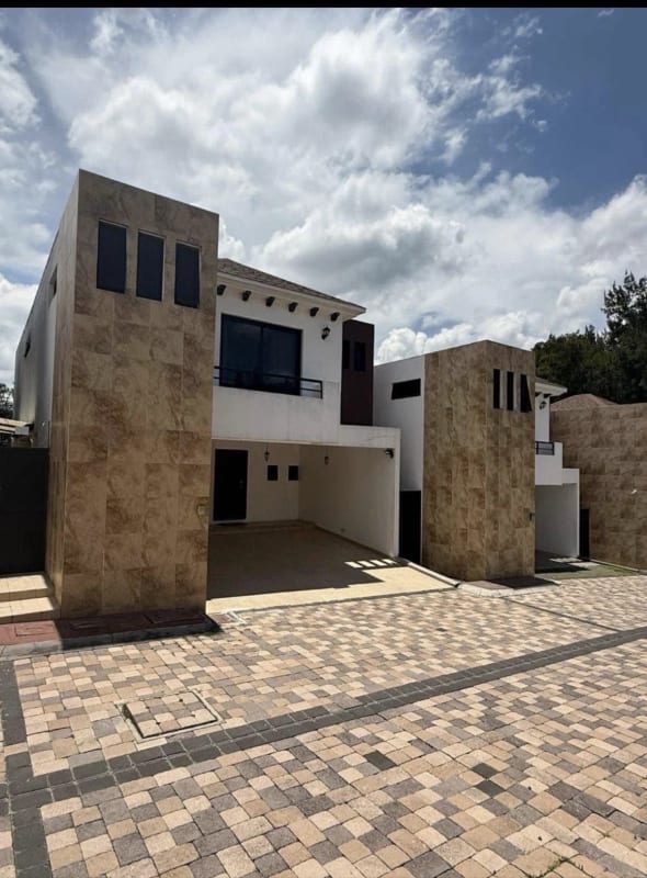 CASA EN VENTA CONDOMINIO SANTA FE A UN COSTADO DE LA ACADEMIA EUROPEA SAN CRISTOBAL — Casa en Venta en Zona 8 Mixco, Guatemala, Ciudad — foto 1 de 10