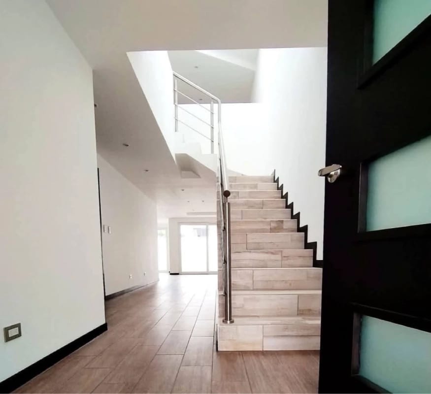 CASA EN VENTA SECTOR B1 CIUDAD SAN CRISTOBAL EXCELENTE UBICACIÓN — Casa en Venta en Zona 8 Mixco, Guatemala, Ciudad — foto 8 de 9
