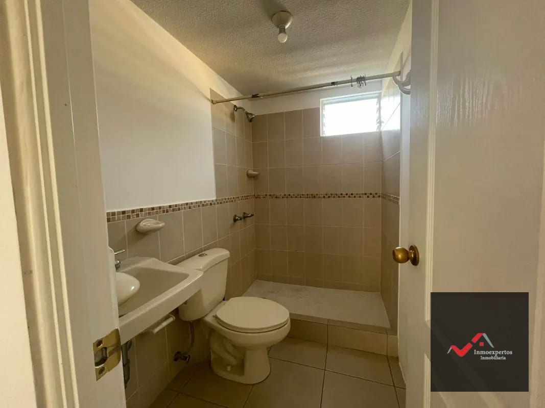 CASA EN VENTA SAN CRISTOBAL, ZONA 8 DE MIXCO — Casa en Venta en Zona 8 Mixco, Guatemala, Ciudad — foto 8 de 17