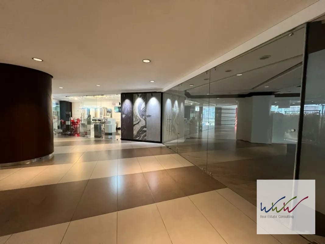 Rento local comercial de 98m2 en Design Center, zona 10 — Local en Alquiler en Design Center, Zona 10, Guatemala, Ciudad — foto 4 de 6