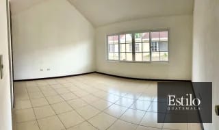 Hermosa Casa con Jardín En Venta — Casa en Venta en Carretera a El Salvador, Guatemala, Ciudad — miniatura 12 de 13