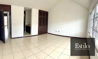 Hermosa Casa con Jardín En Venta — Casa en Venta en Carretera a El Salvador, Guatemala, Ciudad — miniatura 11 de 13