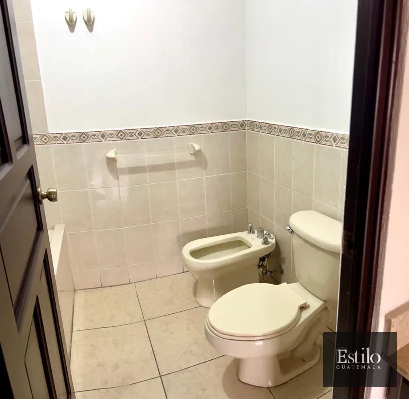 Hermosa Casa con Jardín En Venta — Casa en Venta en Carretera a El Salvador, Guatemala, Ciudad — foto 3 de 13