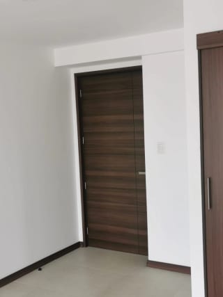 Apartamento Con Balcón, MIRA zona 10 — Apartamento en Venta en Mira, Zona 10, Guatemala, Ciudad — miniatura 2 de 9