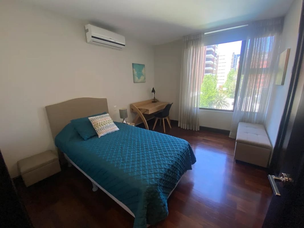 APARTAMENTO AMUEBLADO EN RENTA EN SANTA INES ZONA 14 CON A/C — Apartamento en Alquiler en Zona 14, Guatemala, Ciudad — foto 3 de 6