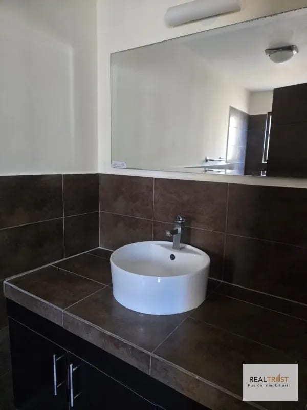 Titulo: Cumbres de la Arboleda en venta 4 habitaciones — Casa en Venta en Cumbres de La Arboleda, Carretera a El Salvador, Guatemala, Ciudad — foto 9 de 14