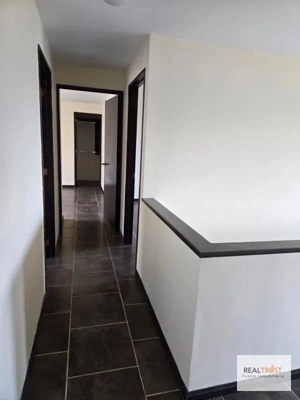 Titulo: Cumbres de la Arboleda en venta 4 habitaciones — Casa en Venta en Cumbres de La Arboleda, Carretera a El Salvador, Guatemala, Ciudad — foto 8 de 14