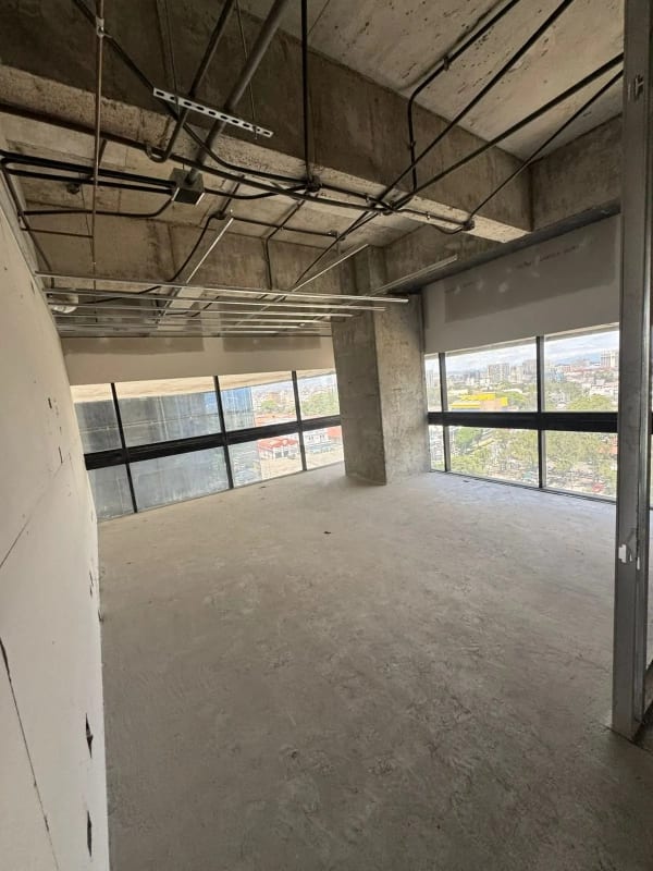 Rento amplia oficina de 570m2 en edificio Renovati, zona 10 — Oficina en Alquiler en Renovati, Zona 10, Guatemala, Ciudad — foto 10 de 11
