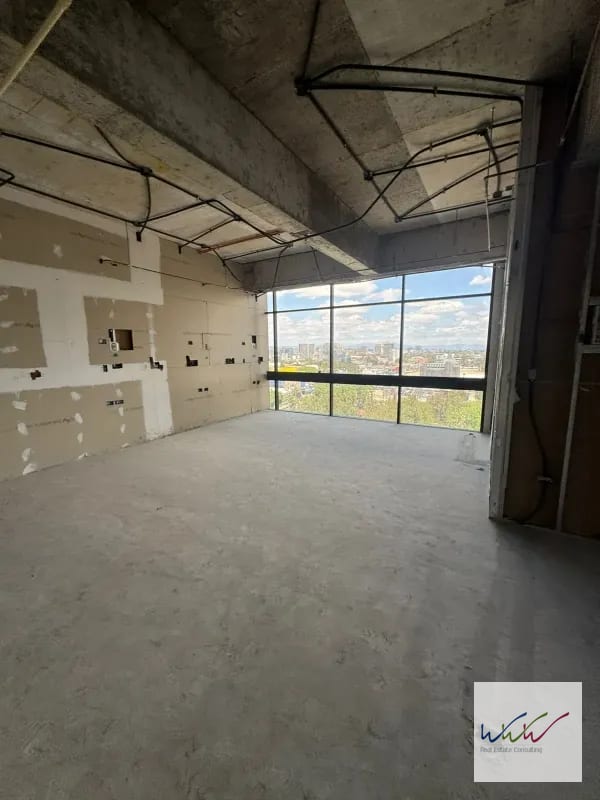 Rento amplia oficina de 570m2 en edificio Renovati, zona 10 — Oficina en Alquiler en Renovati, Zona 10, Guatemala, Ciudad — foto 8 de 11
