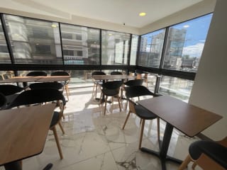 Rento amplia oficina de 570m2 en edificio Renovati, zona 10 — Oficina en Alquiler en Renovati, Zona 10, Guatemala, Ciudad — miniatura 3 de 11
