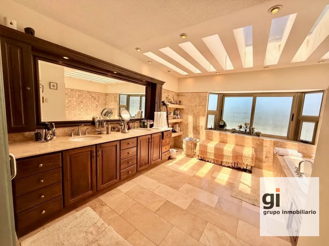Preciosa casa en venta en condominio exclusivo CAES — Casa en Venta en Carretera a El Salvador, Guatemala, Ciudad — foto 4 de 17