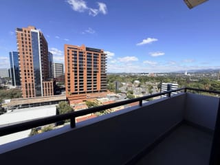 Apartamento nuevo y amplio en zona 10 — Apartamento en Venta en Zona 10, Guatemala, Ciudad — miniatura 3 de 11