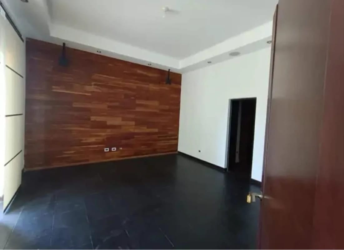 EN VENTA HERMOSA PROPIEDAD EN LAS CUMBRES ZONA 16 — Casa en Venta en Las Cumbres, Zona 16, Guatemala, Ciudad — foto 10 de 13