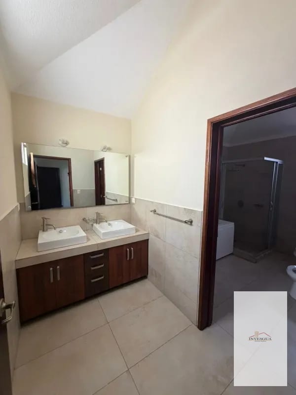 Casa En Venta Villas De Entreverdes — Casa en Venta en Villas de Entreverdes, Carretera a El Salvador, Guatemala, Ciudad — foto 6 de 9