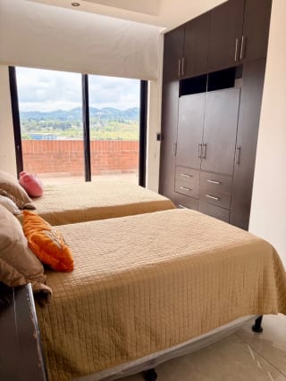 ALQUILO AMPLIO Y HERMOSO PENTHOUSE AMUEBLADO EN VH 1, zona 15 — Apartamento en Alquiler en Zona 15, Guatemala, Ciudad — miniatura 7 de 14
