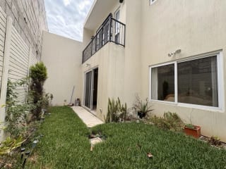 CASA EN ALQUILER LOS CELAJES SAN CRISTOBAL POR COMERCIAL MIX ACCESIBLE A BULEVAR PRINCIPAL — Casa en Alquiler en Zona 8 Mixco, Guatemala, Ciudad — miniatura 14 de 17