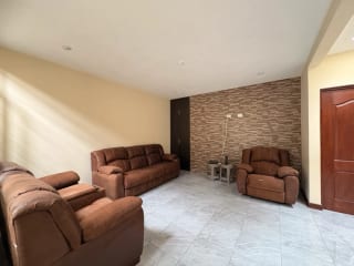 CASA EN ALQUILER LOS CELAJES SAN CRISTOBAL POR COMERCIAL MIX ACCESIBLE A BULEVAR PRINCIPAL — Casa en Alquiler en Zona 8 Mixco, Guatemala, Ciudad — miniatura 9 de 17